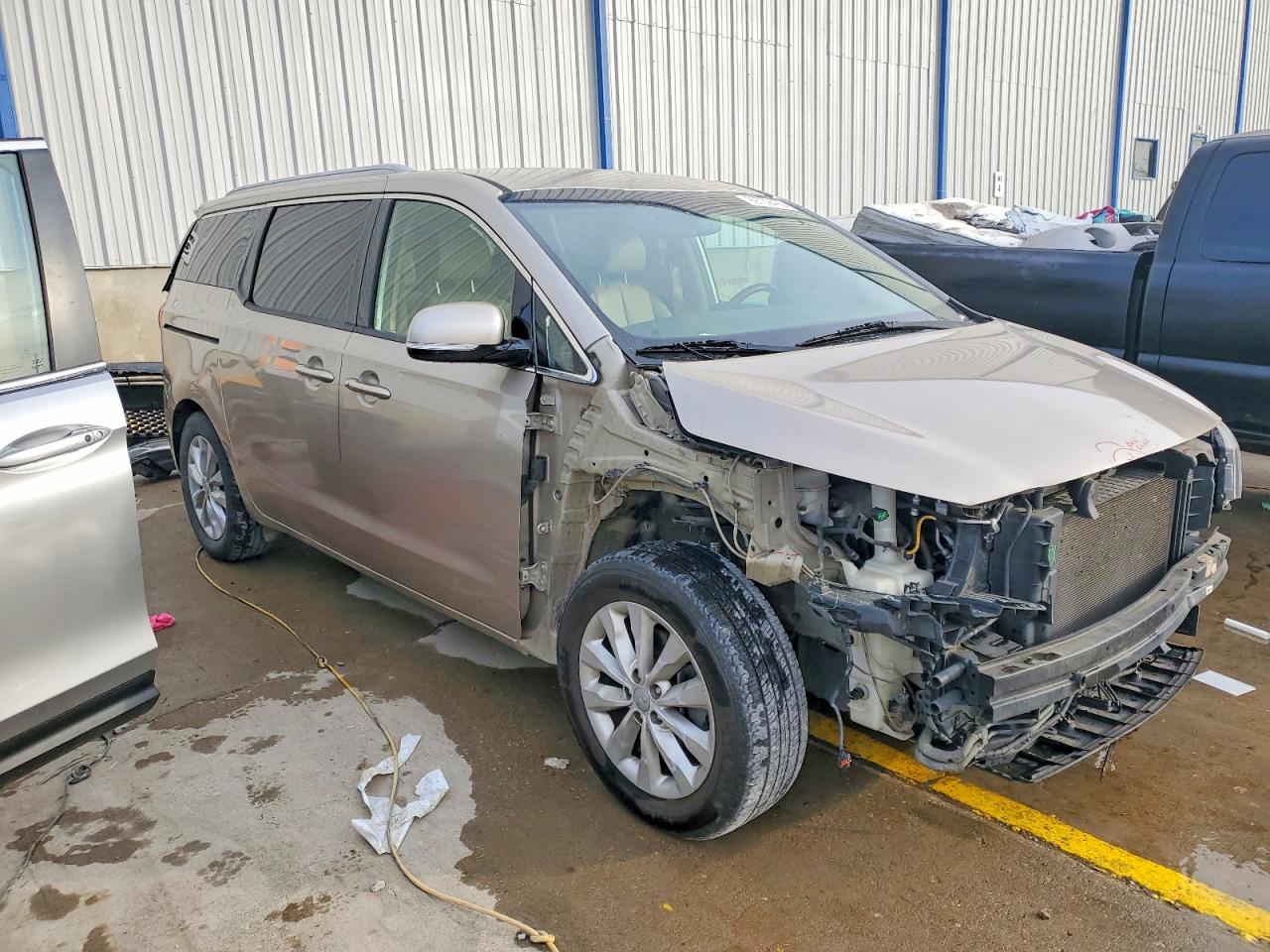 2017 KIA SEDONA EX photo 4