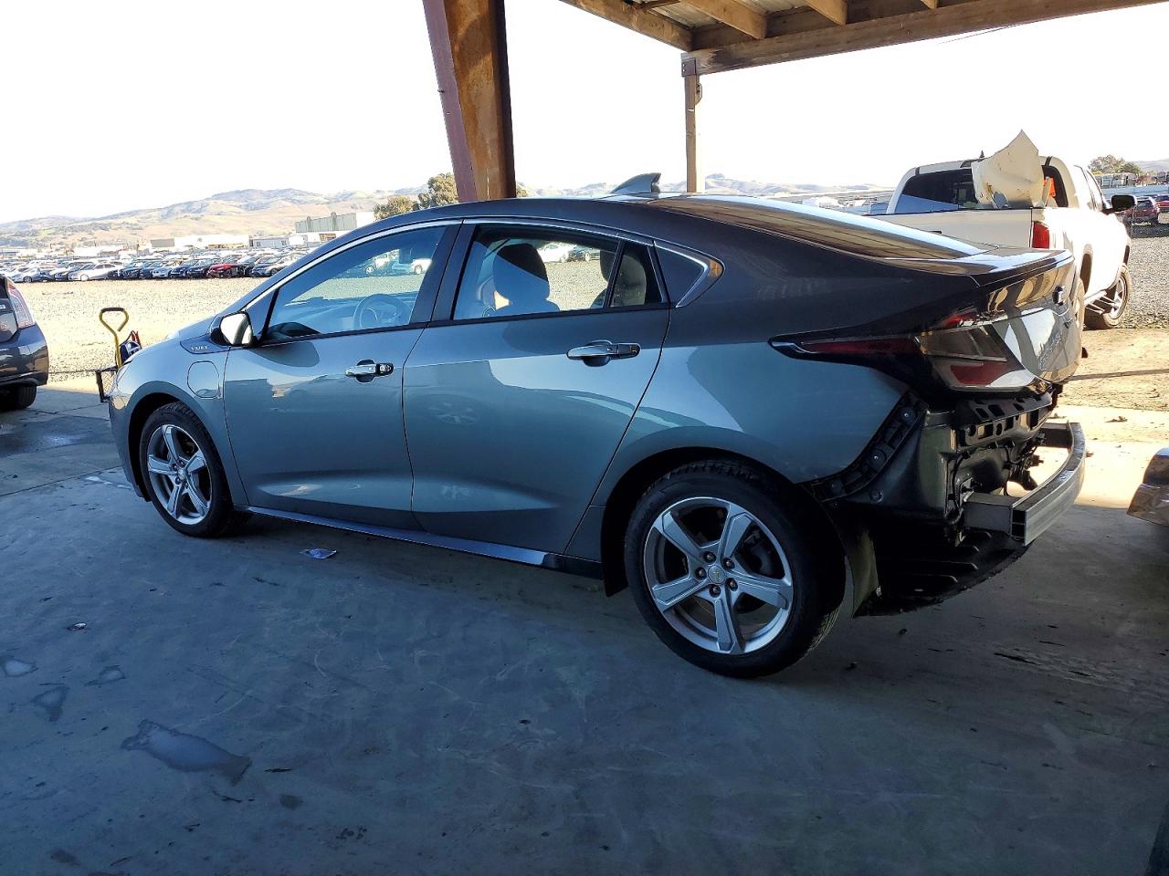 2017 CHEVROLET VOLT LT photo 2