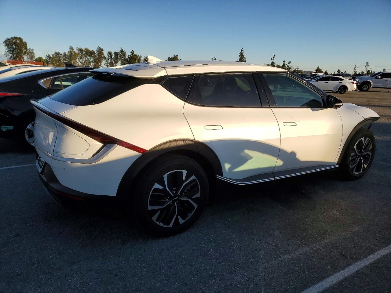 2024 KIA EV6 LIGHT photo 3