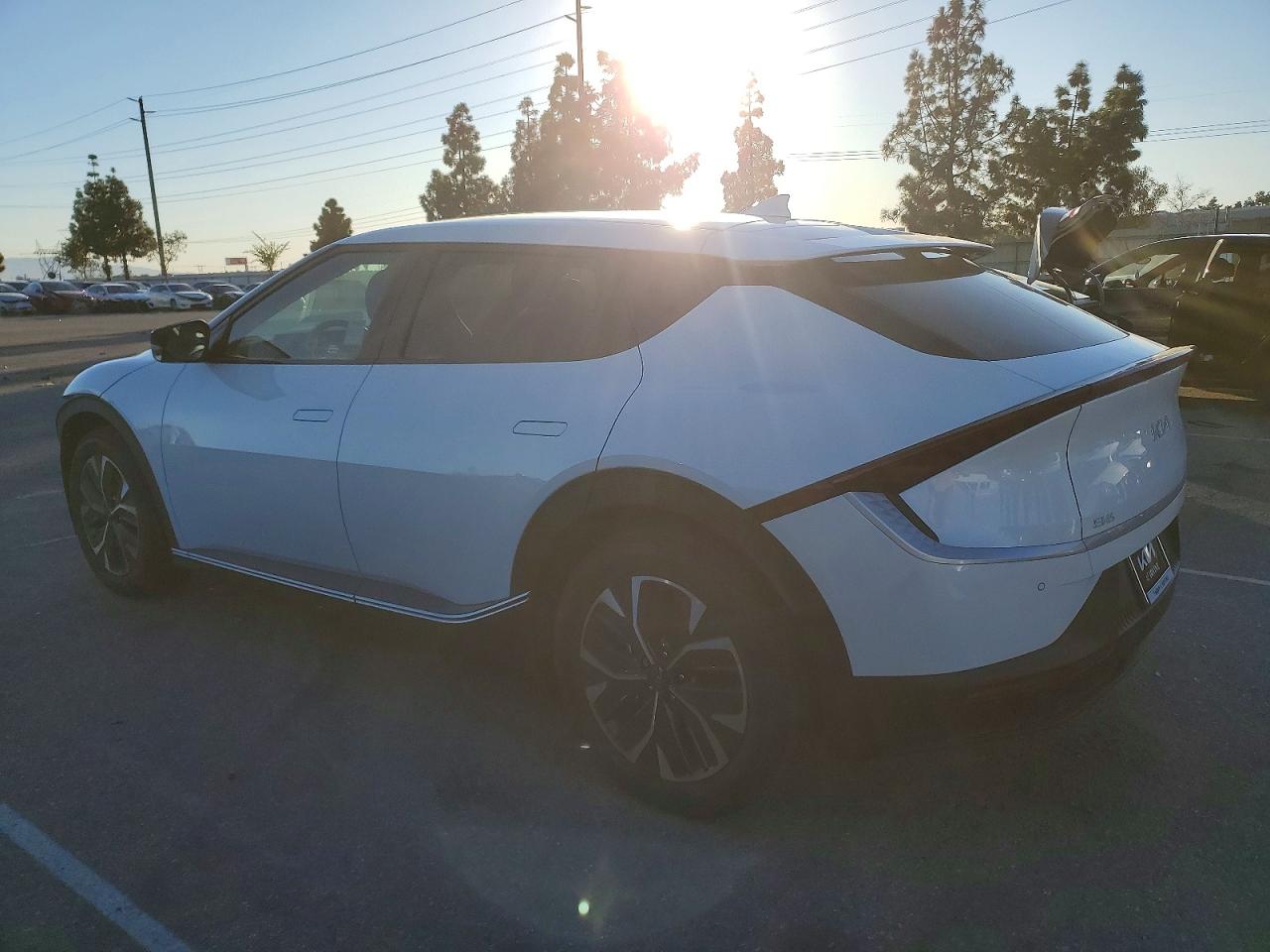2024 KIA EV6 LIGHT photo 2