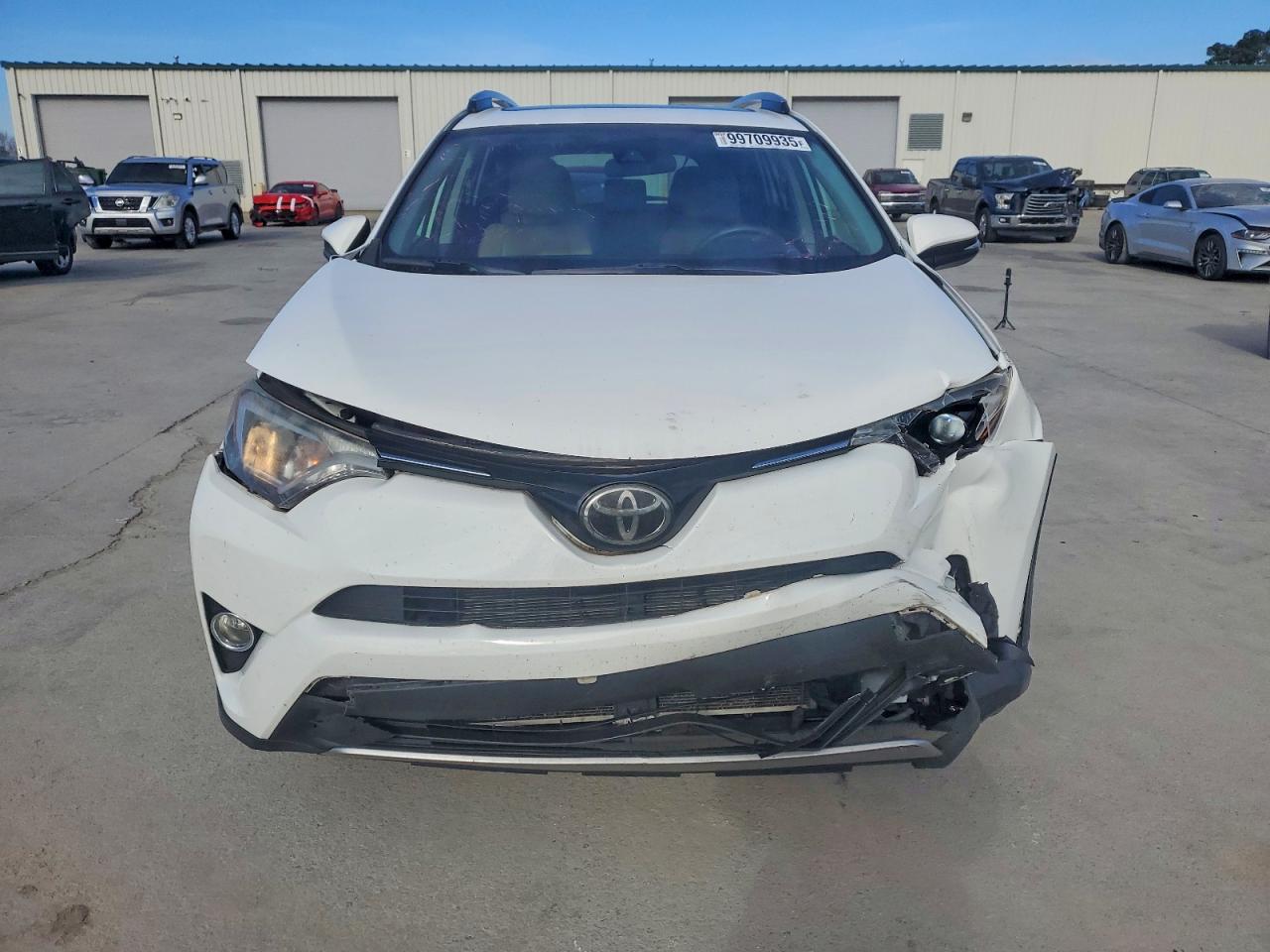2017 TOYOTA RAV4 XLE photo 5