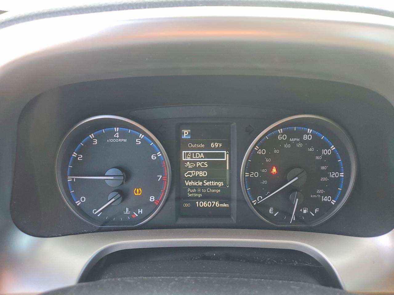 2017 TOYOTA RAV4 XLE photo 9