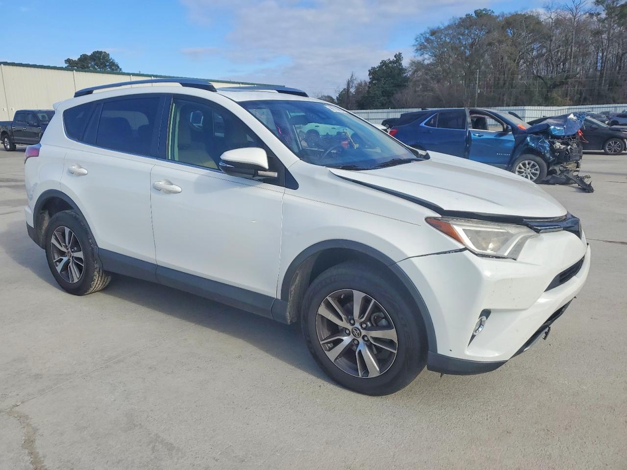 2017 TOYOTA RAV4 XLE photo 4
