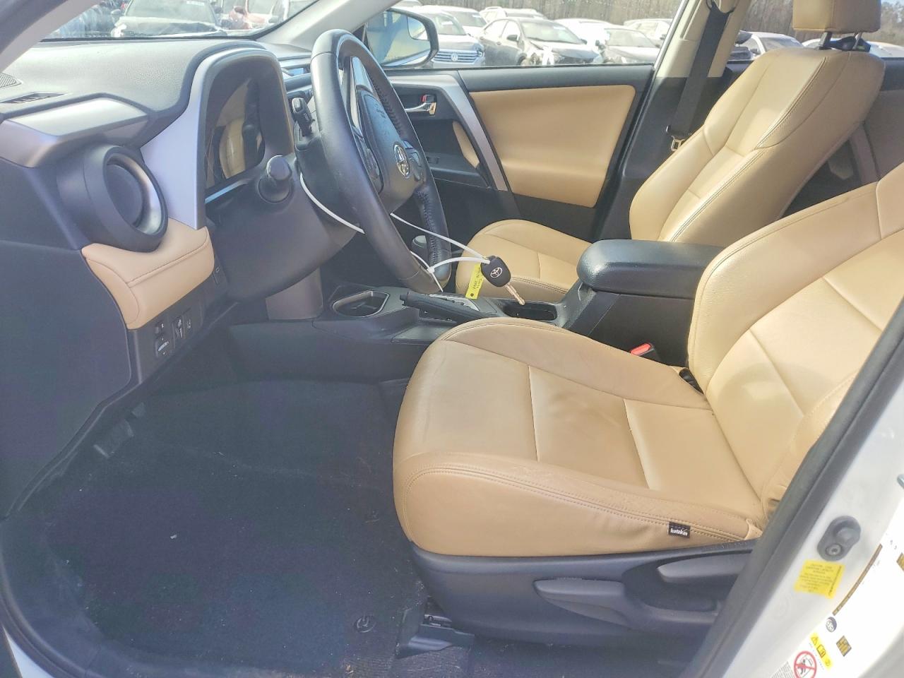 2017 TOYOTA RAV4 XLE photo 7