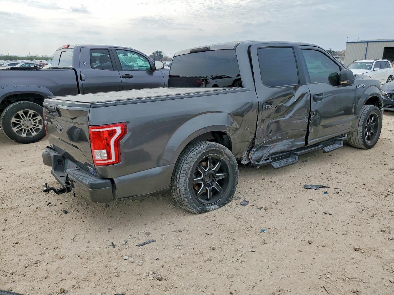 2015 FORD F150 SUPERCREW photo 3