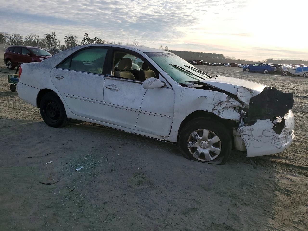 2002 TOYOTA CAMRY LE photo 4