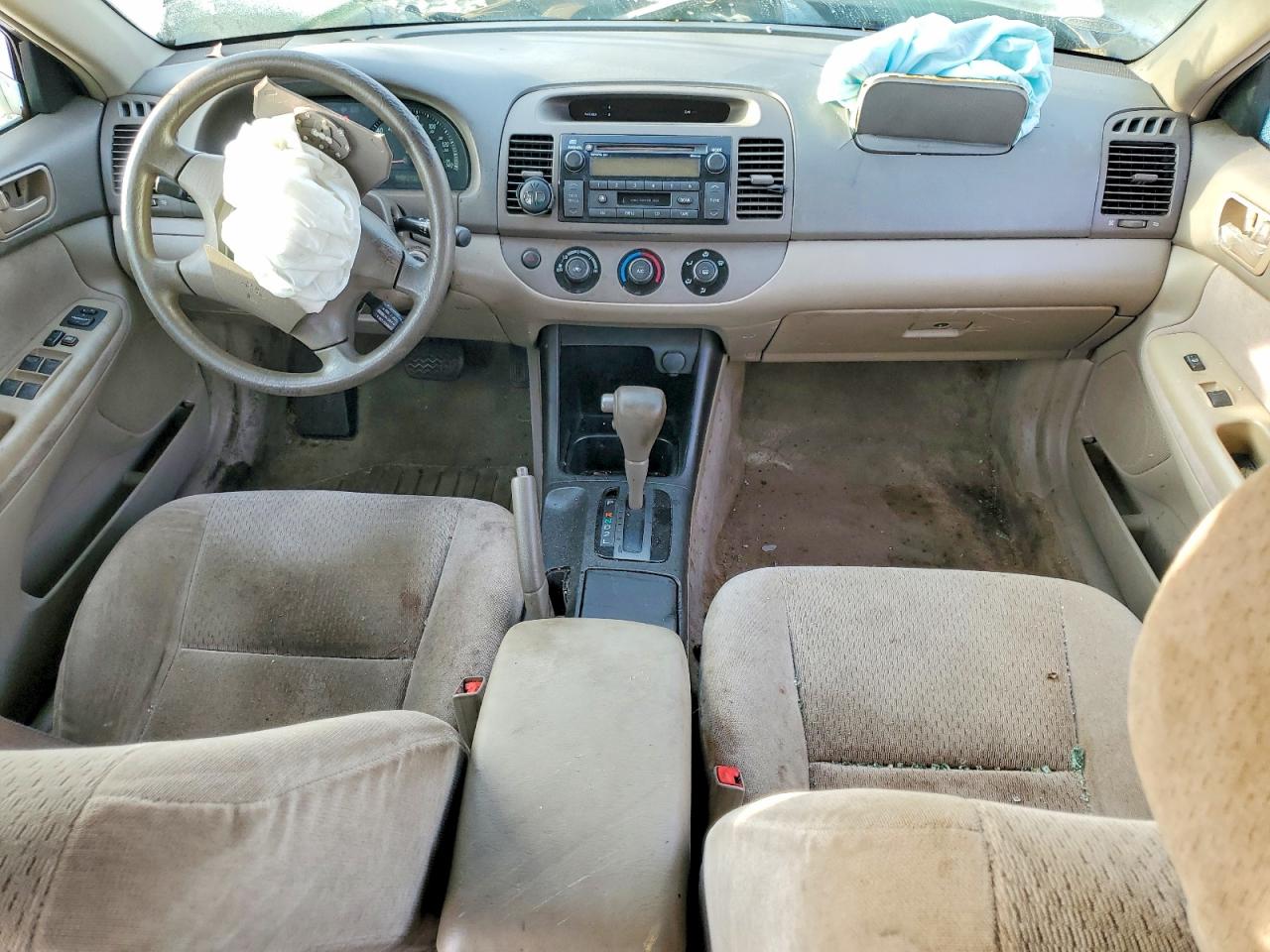 2002 TOYOTA CAMRY LE photo 8