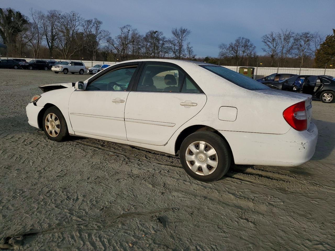 2002 TOYOTA CAMRY LE photo 2