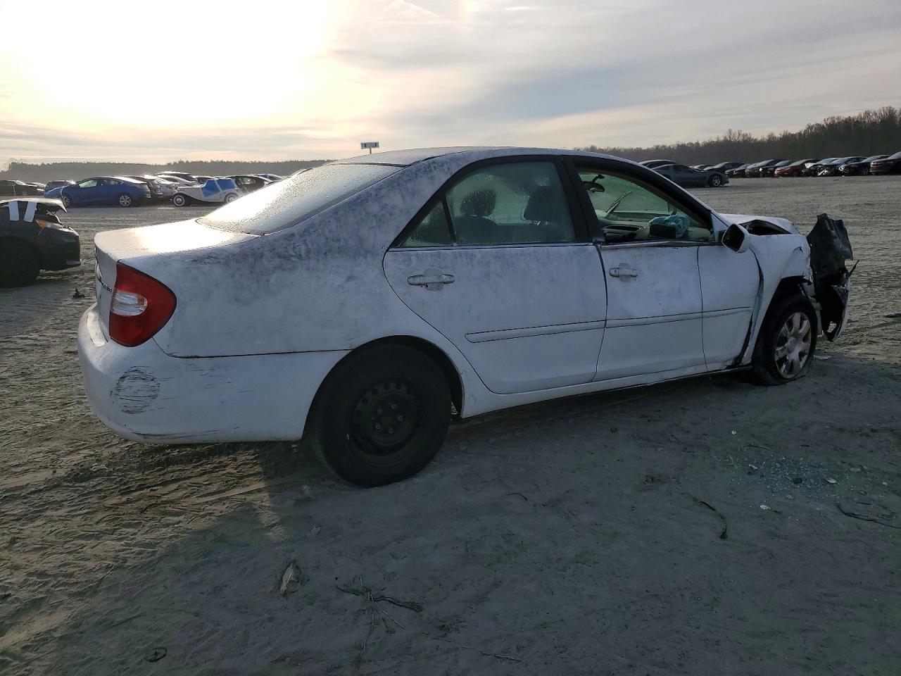 2002 TOYOTA CAMRY LE photo 3