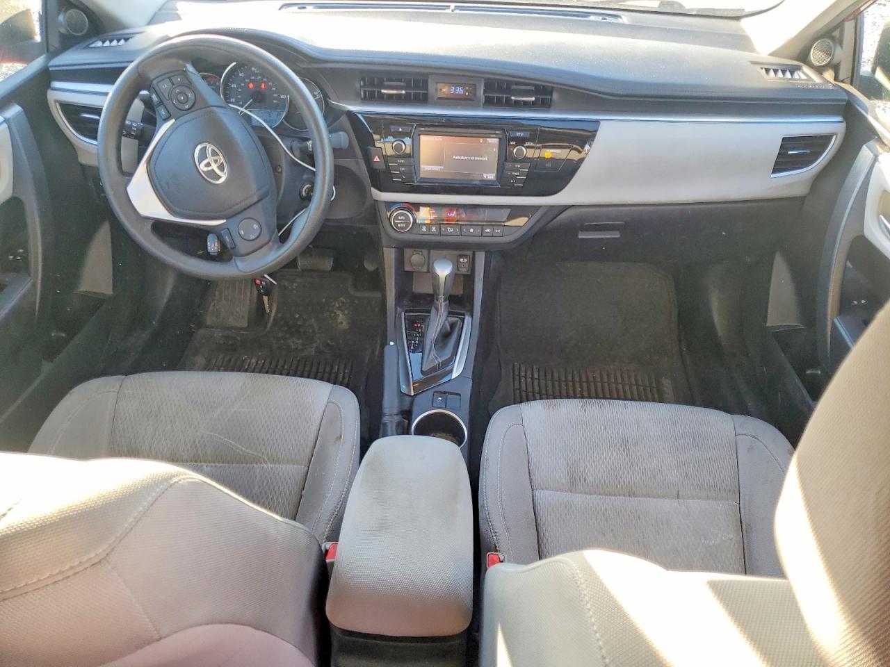 2016 TOYOTA COROLLA L photo 8