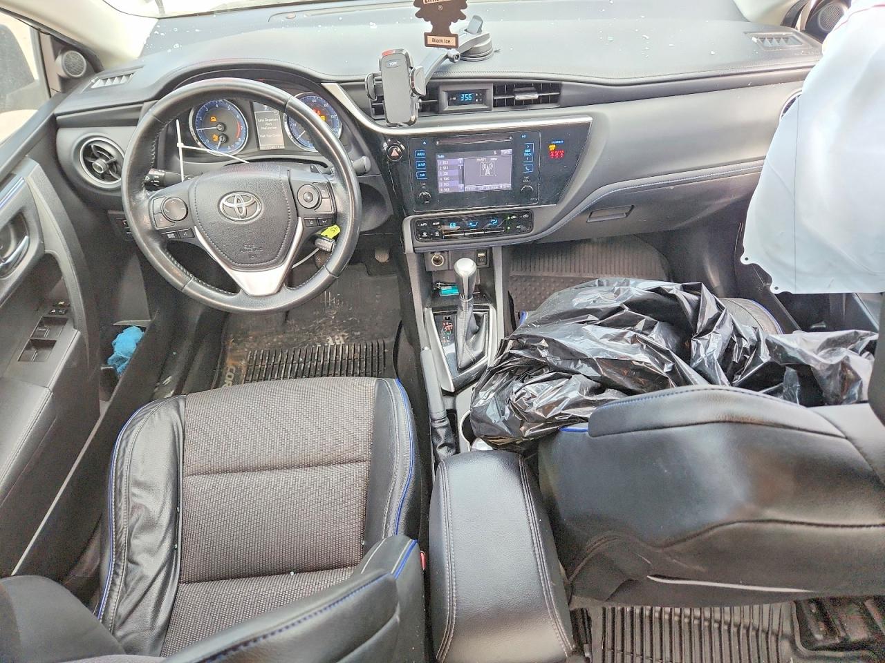 2019 TOYOTA COROLLA photo 22