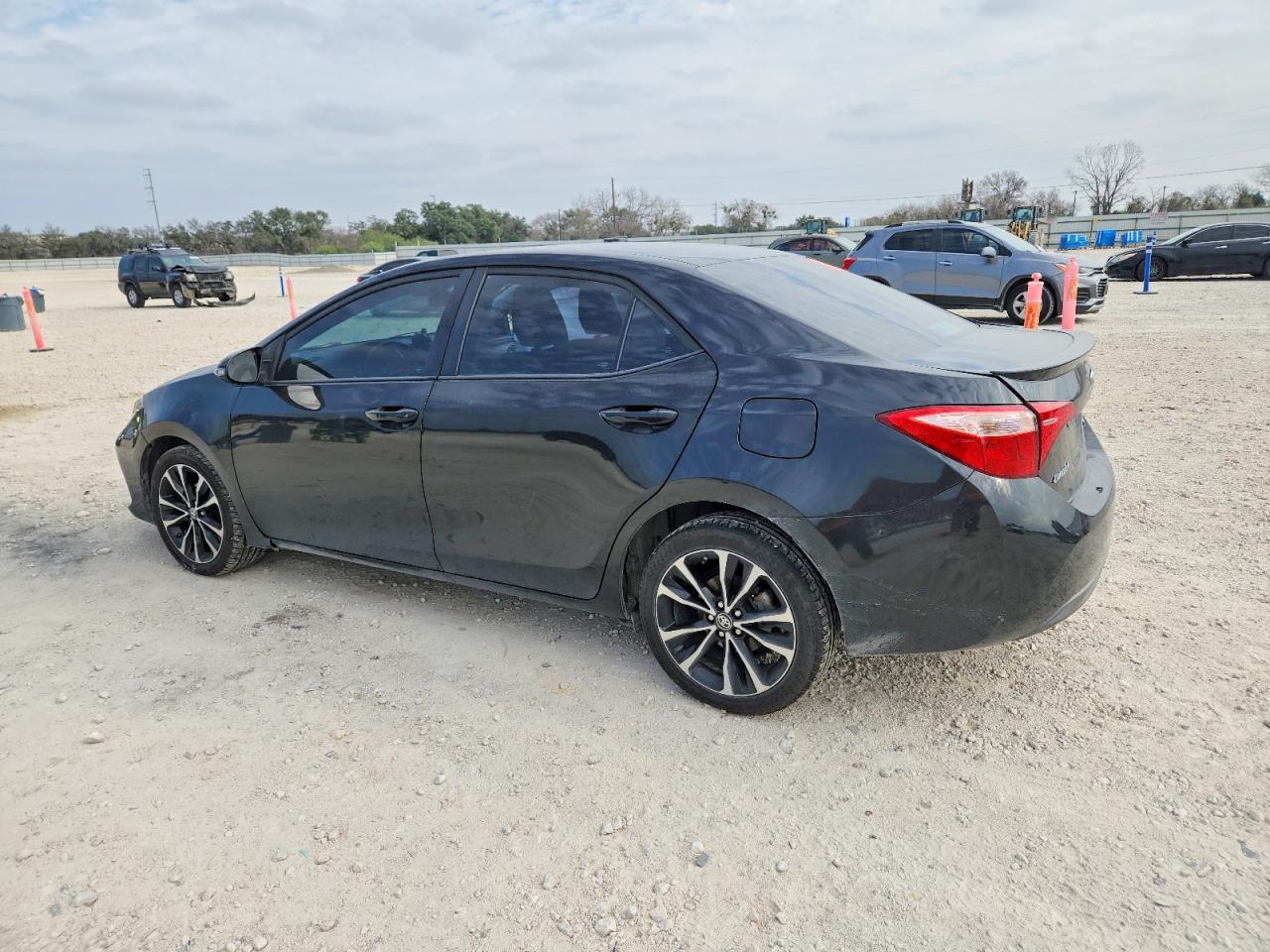 2019 TOYOTA COROLLA photo 4
