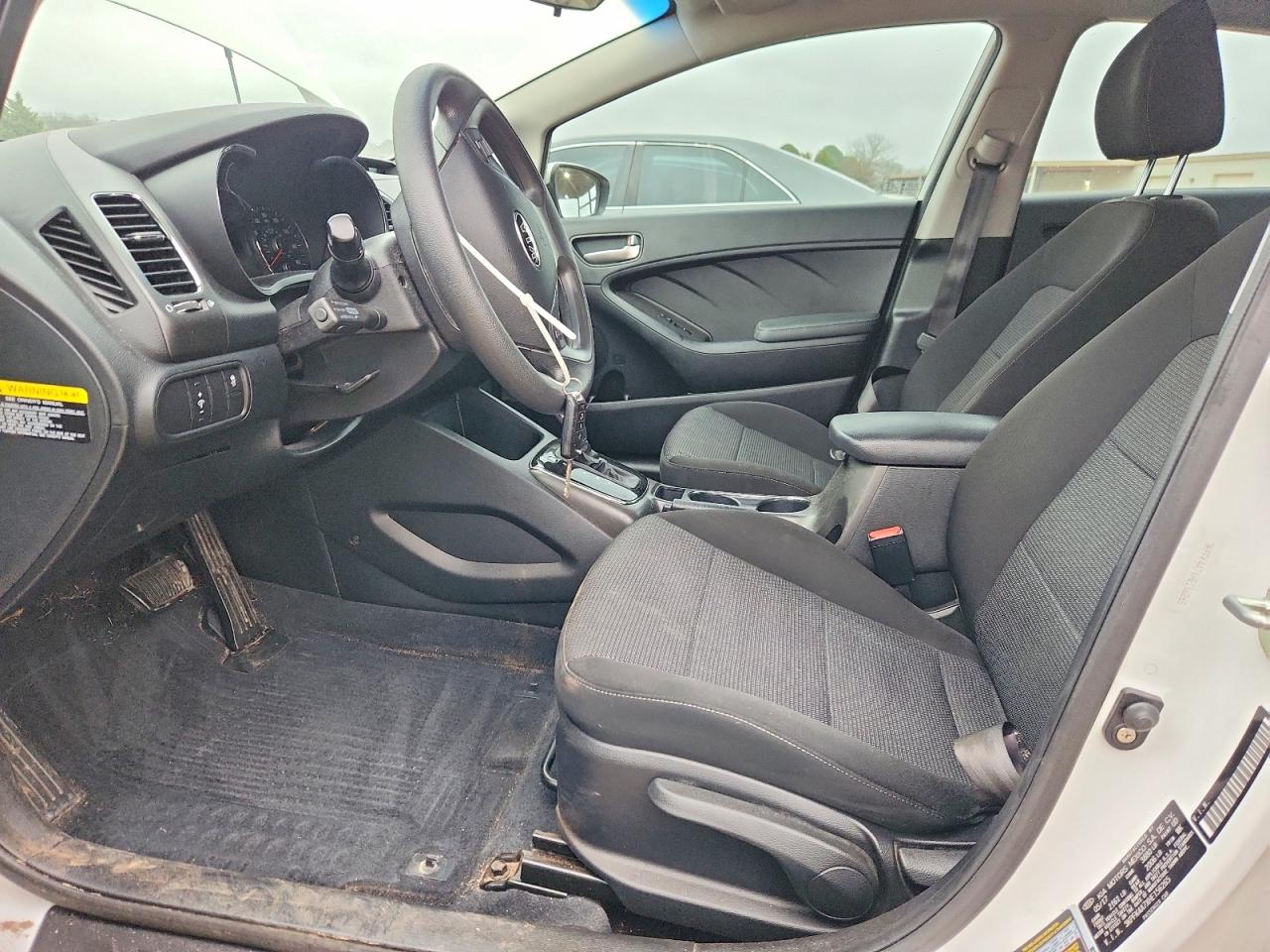 2017 KIA FORTE LX photo 7
