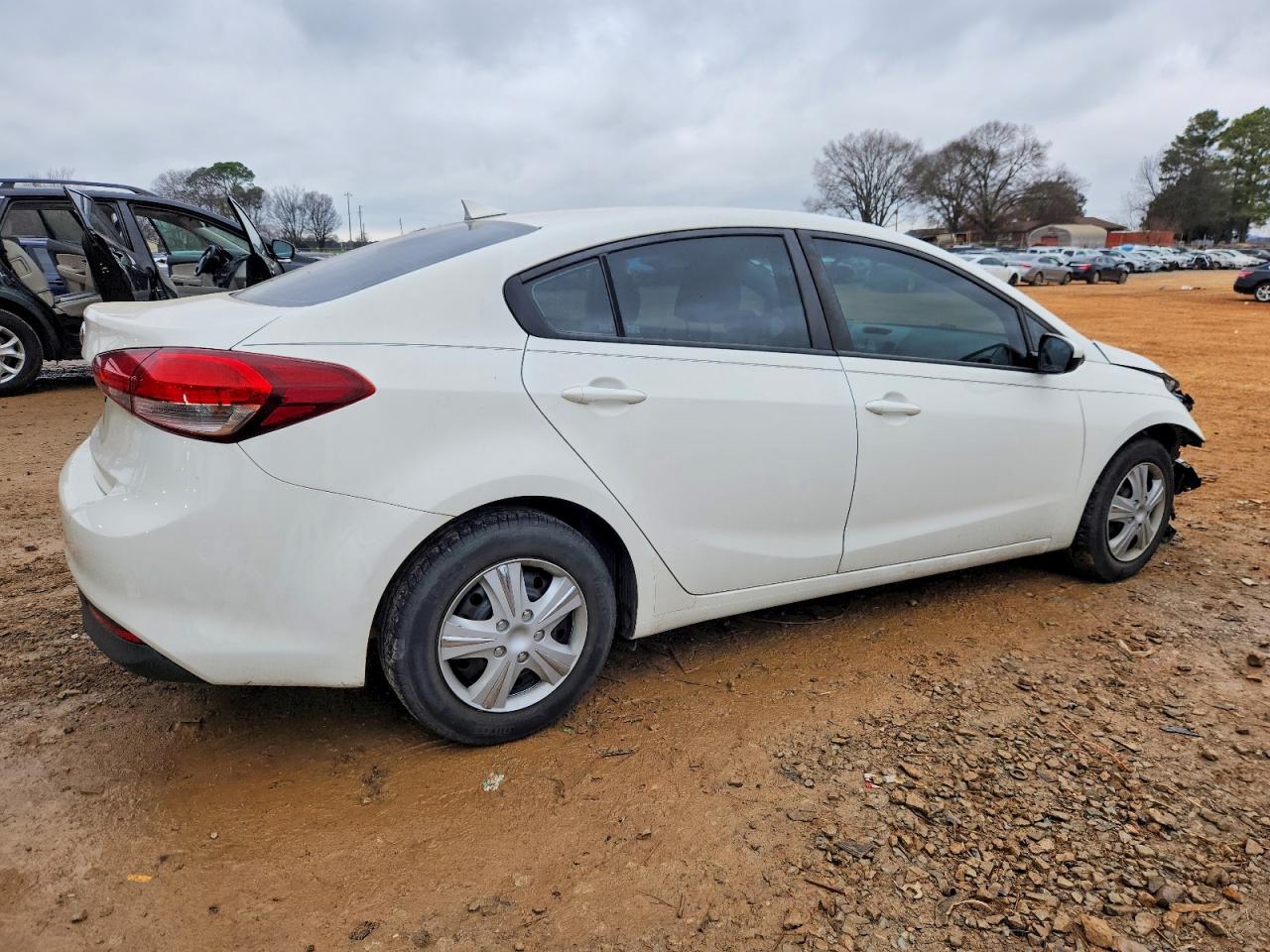 2017 KIA FORTE LX photo 3