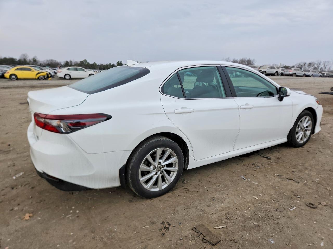 2023 TOYOTA CAMRY LE photo 3