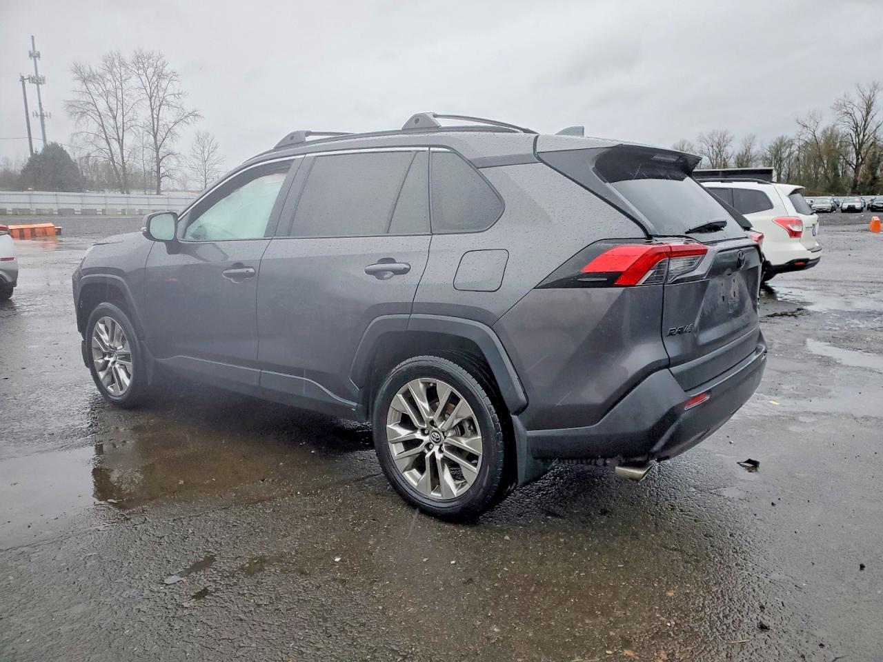 2019 TOYOTA RAV4 XLE PREMIUM photo 2
