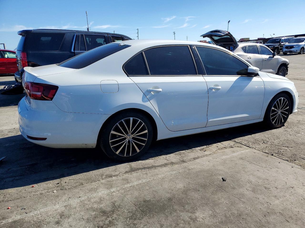 2016 VOLKSWAGEN JETTA SPORT photo 3