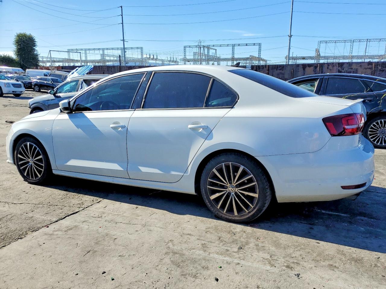 2016 VOLKSWAGEN JETTA SPORT photo 2