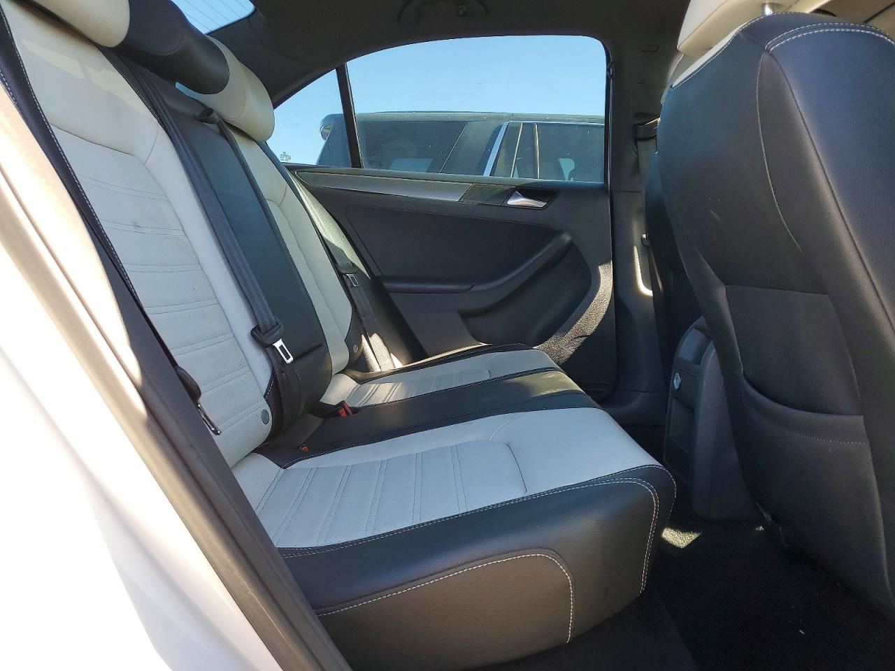 2016 VOLKSWAGEN JETTA SPORT photo 10