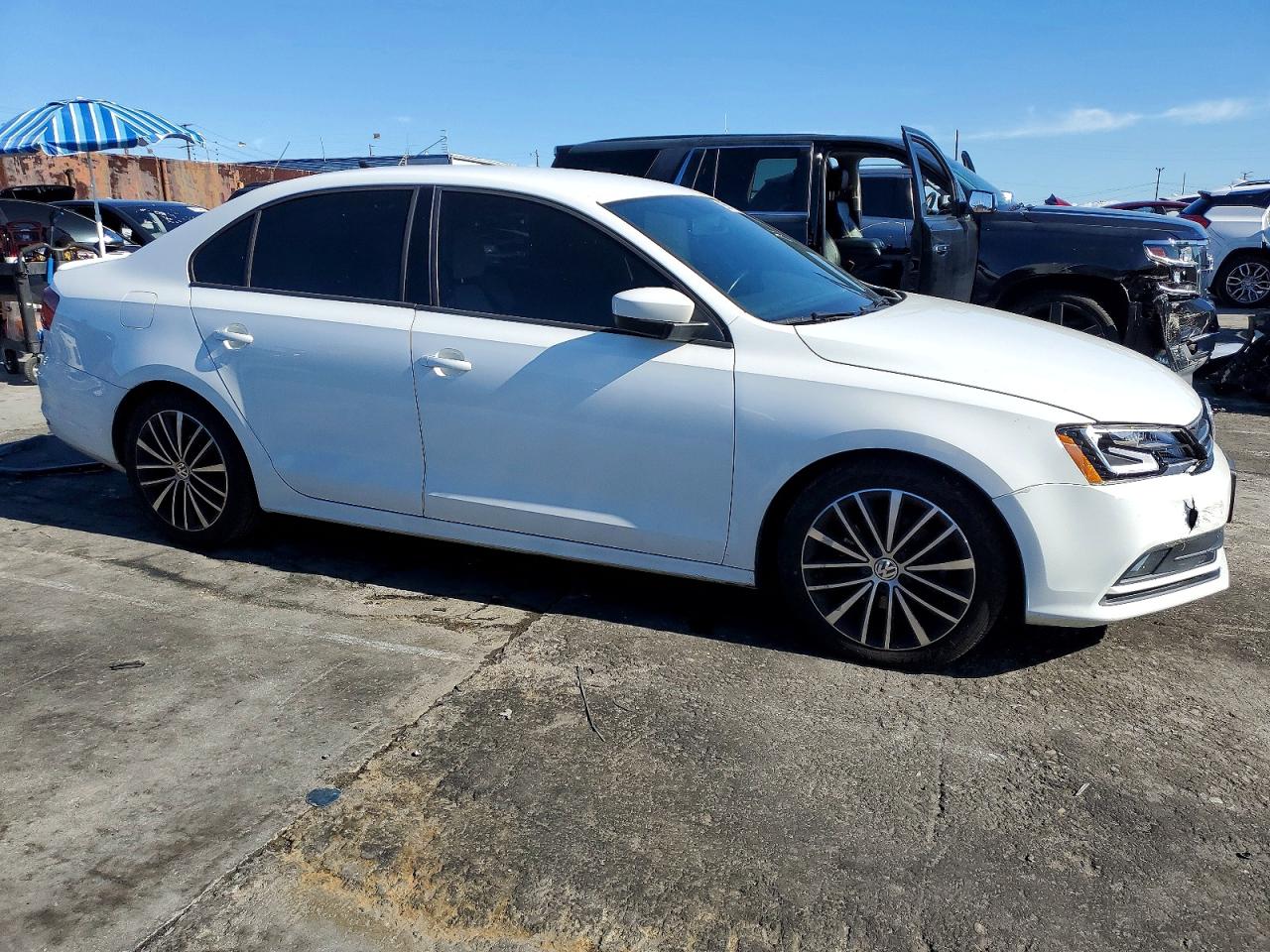 2016 VOLKSWAGEN JETTA SPORT photo 4
