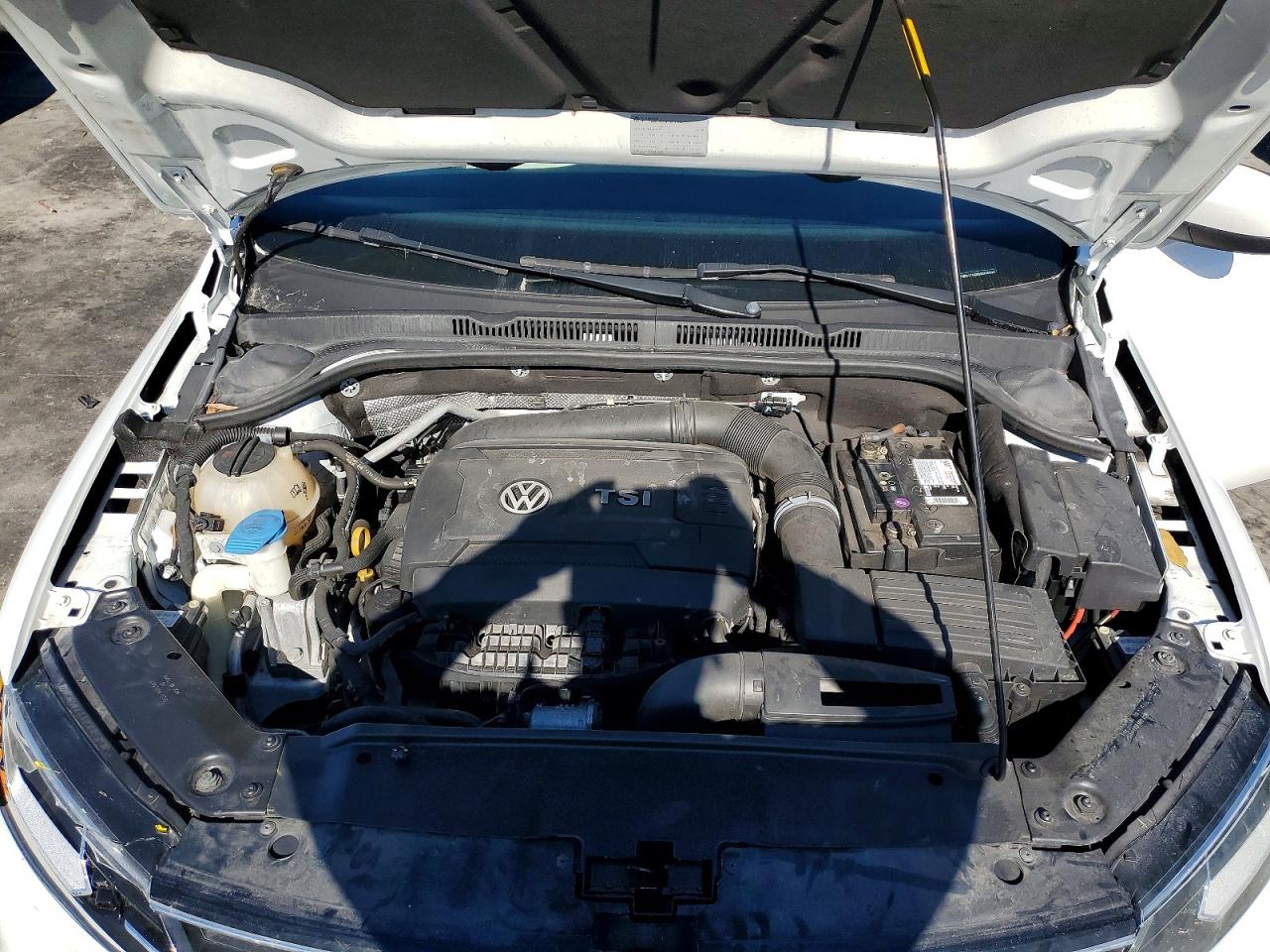 2016 VOLKSWAGEN JETTA SPORT photo 11