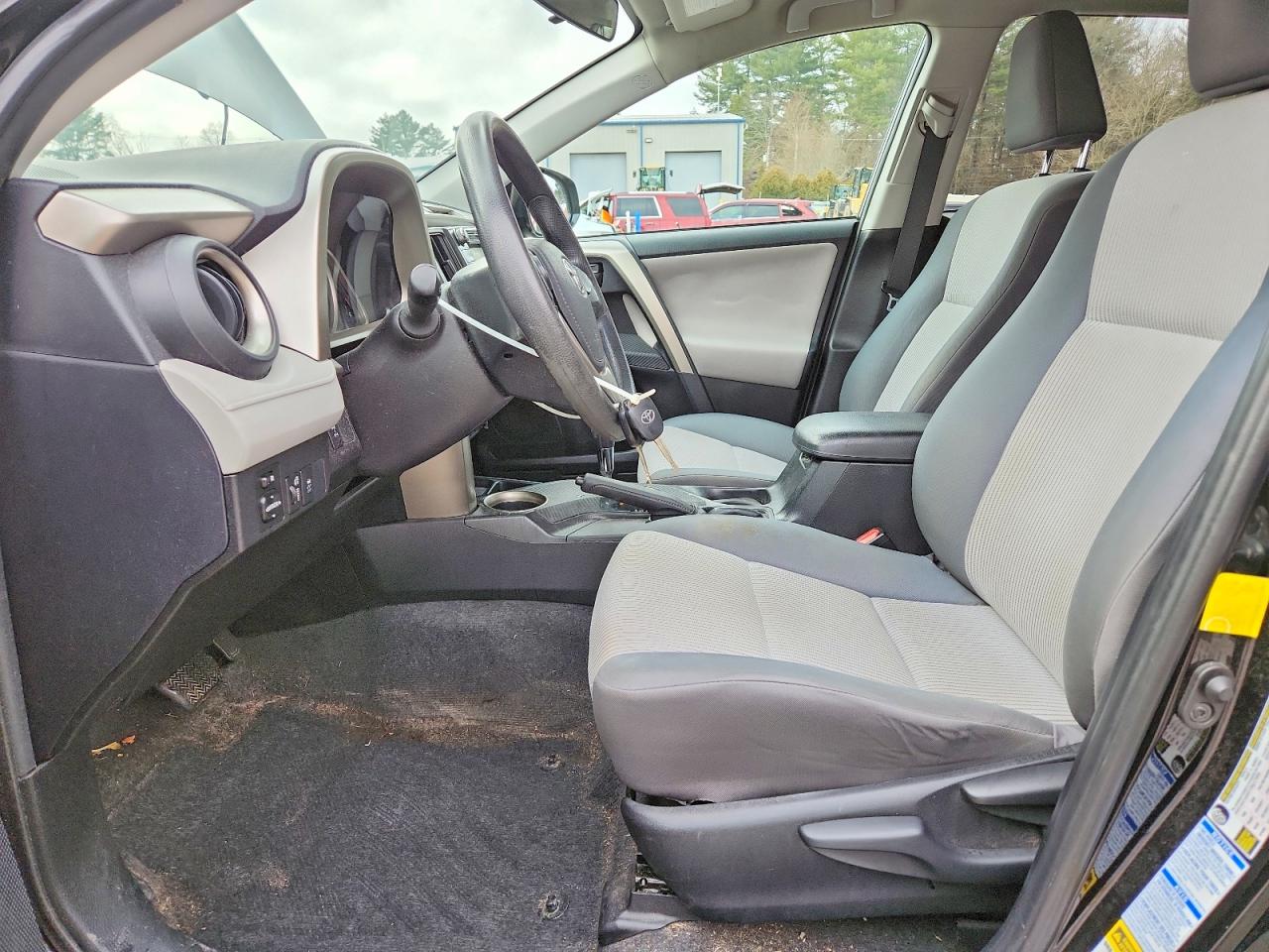 2015 TOYOTA RAV4 LE photo 7