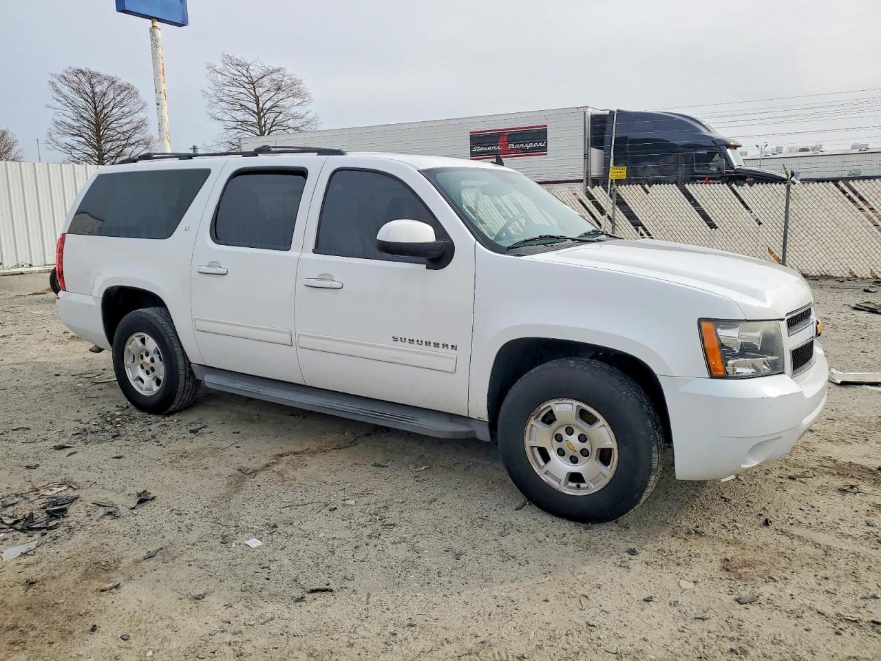 2013 CHEVROLET SUBURBAN C1500 LT photo 4