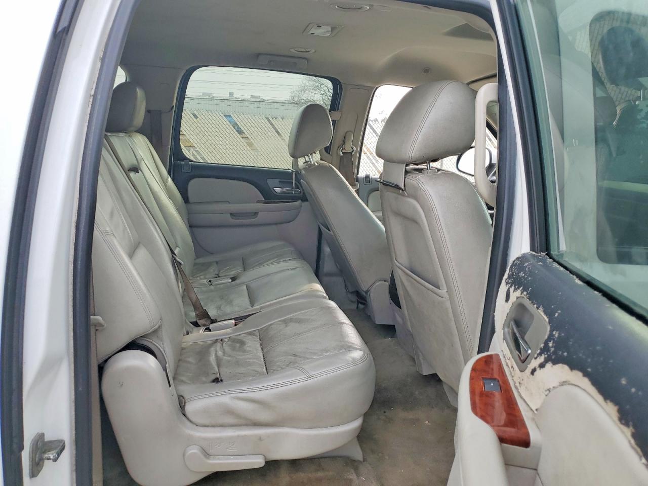 2013 CHEVROLET SUBURBAN C1500 LT photo 11