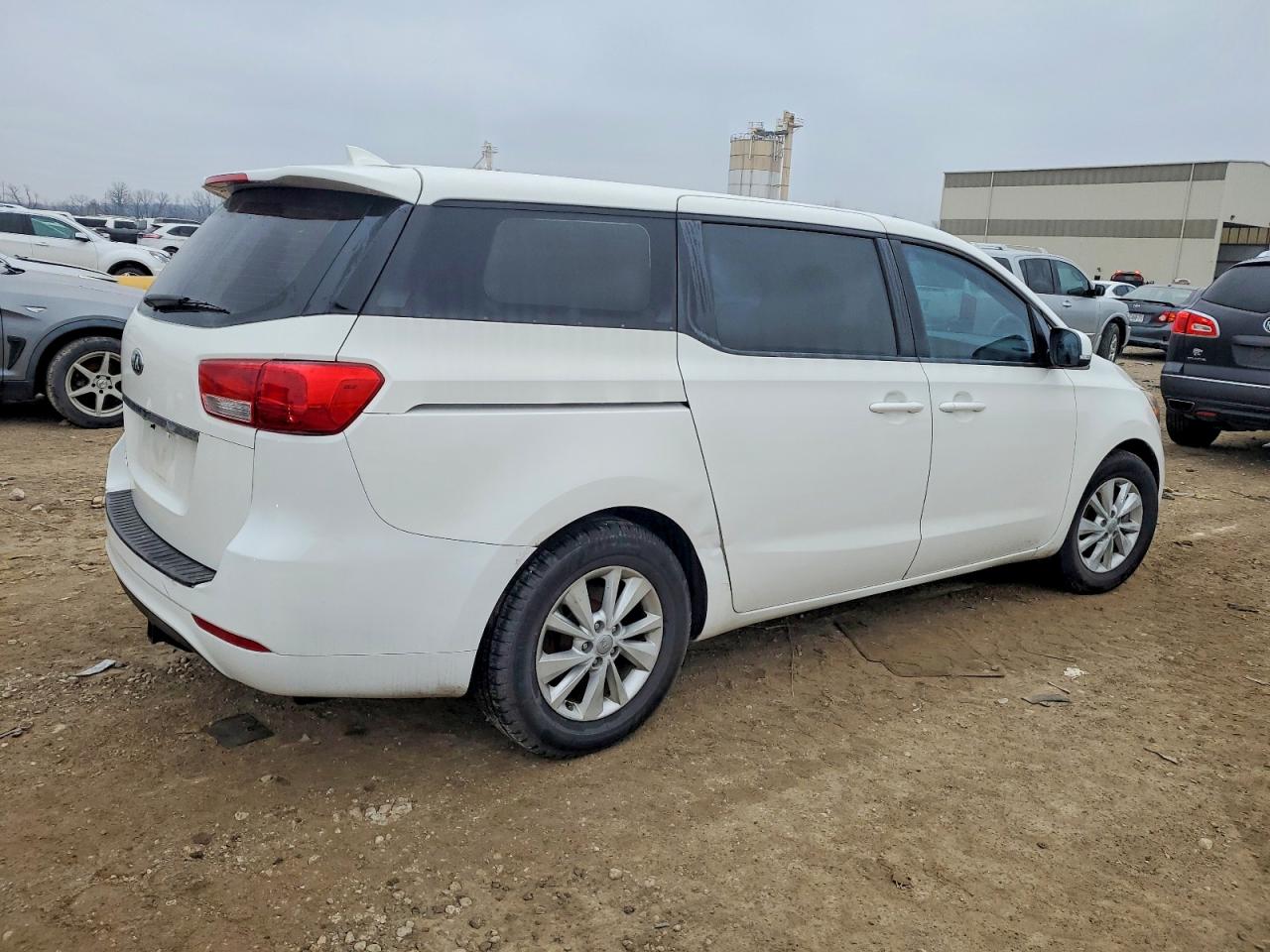 2016 KIA SEDONA L photo 3