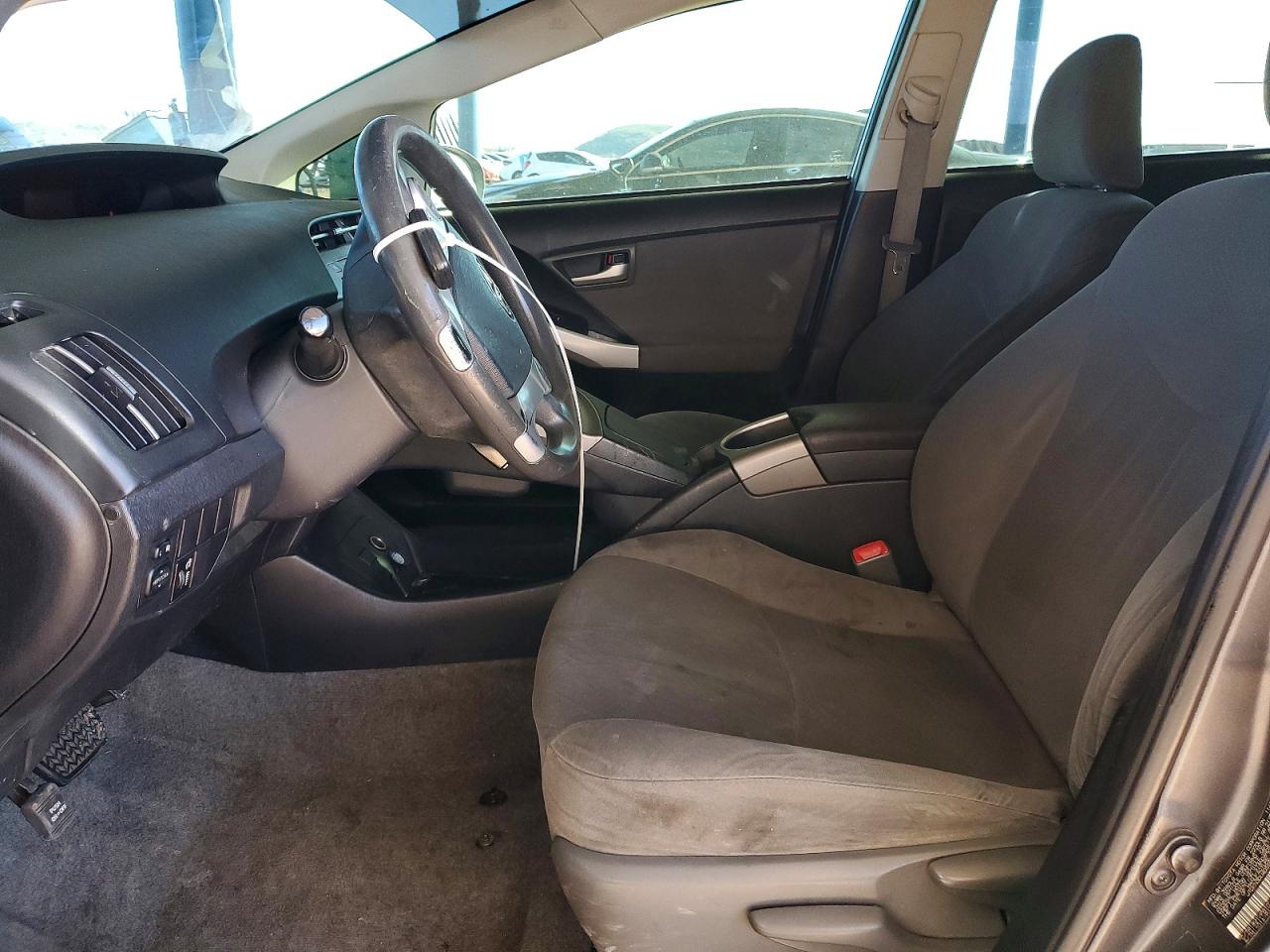 2013 TOYOTA PRIUS photo 7