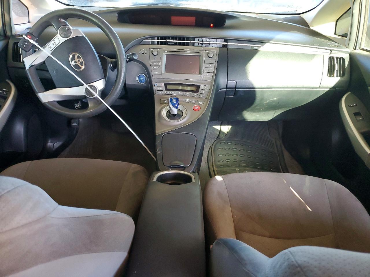 2013 TOYOTA PRIUS photo 8