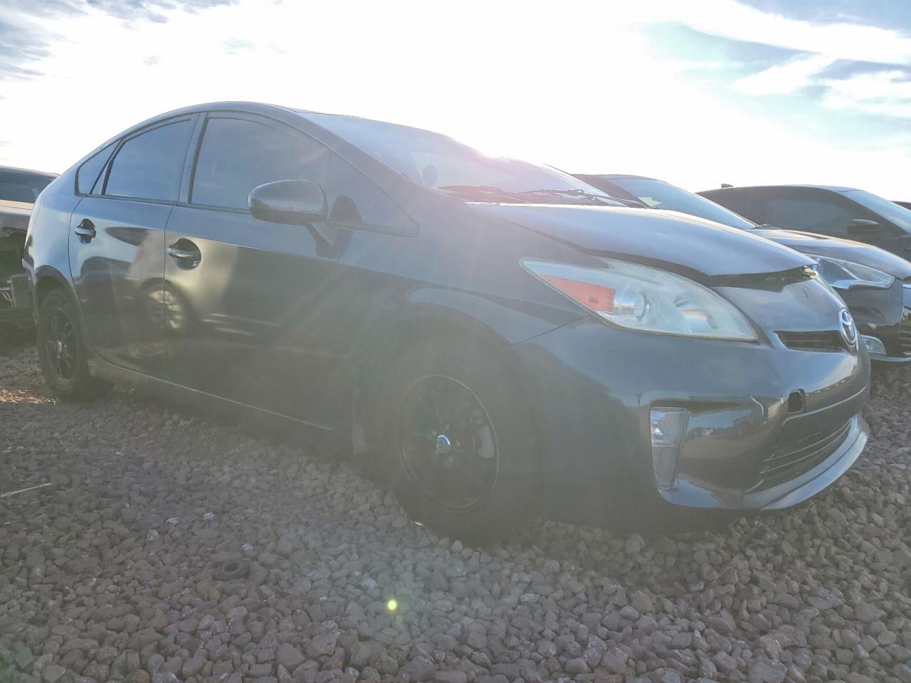 2013 TOYOTA PRIUS photo 4