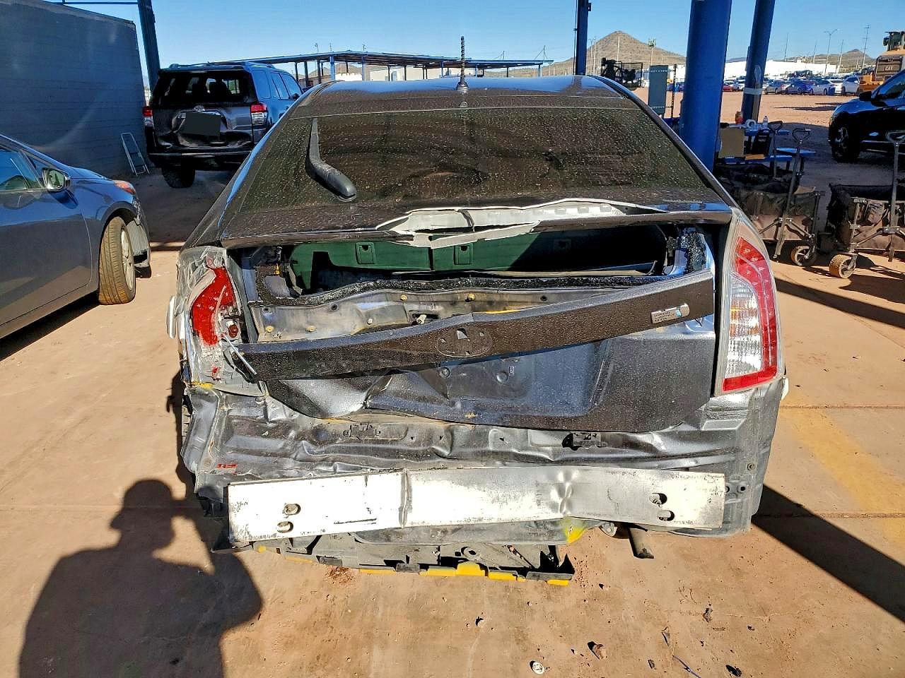 2013 TOYOTA PRIUS photo 6