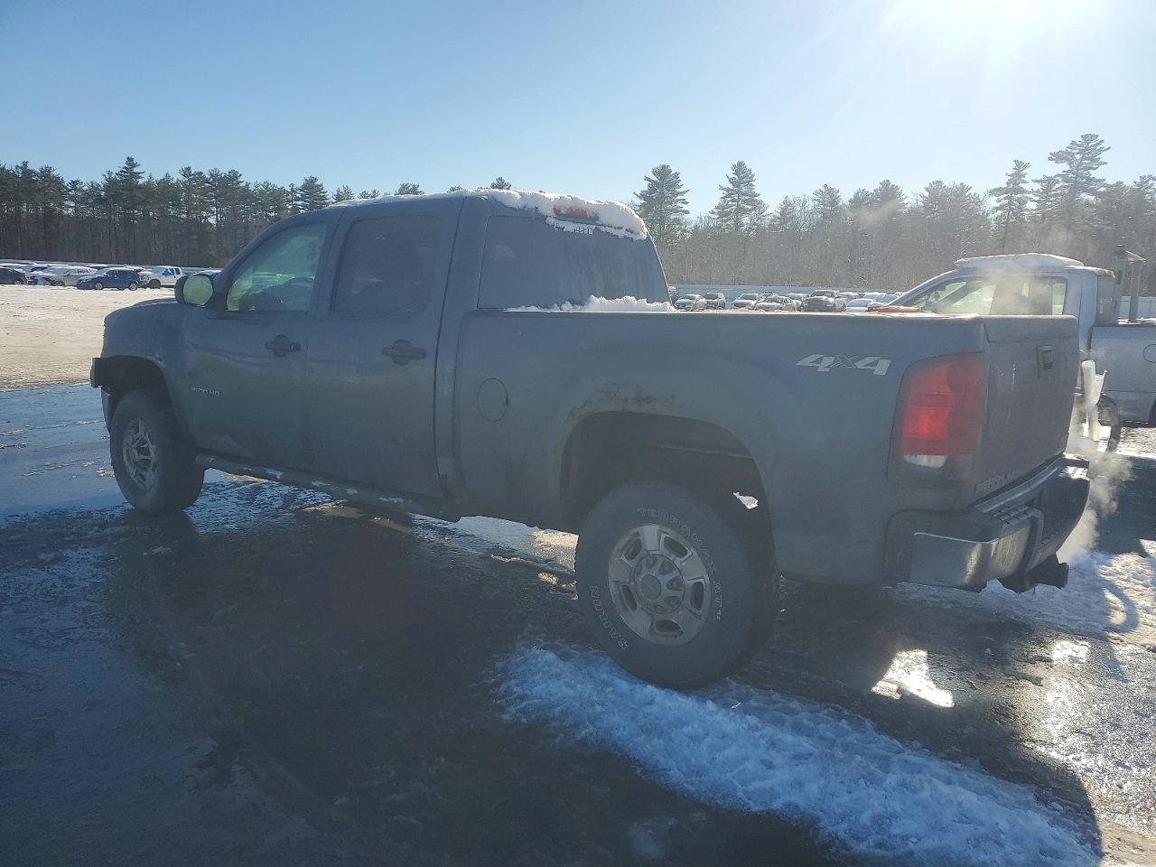2011 GMC SIERRA K2500 SLE photo 2