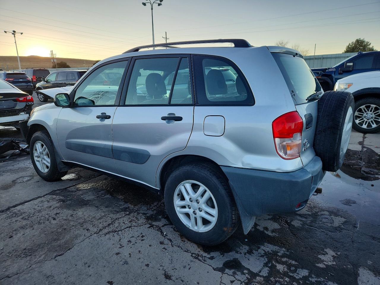 2001 TOYOTA RAV4 photo 2
