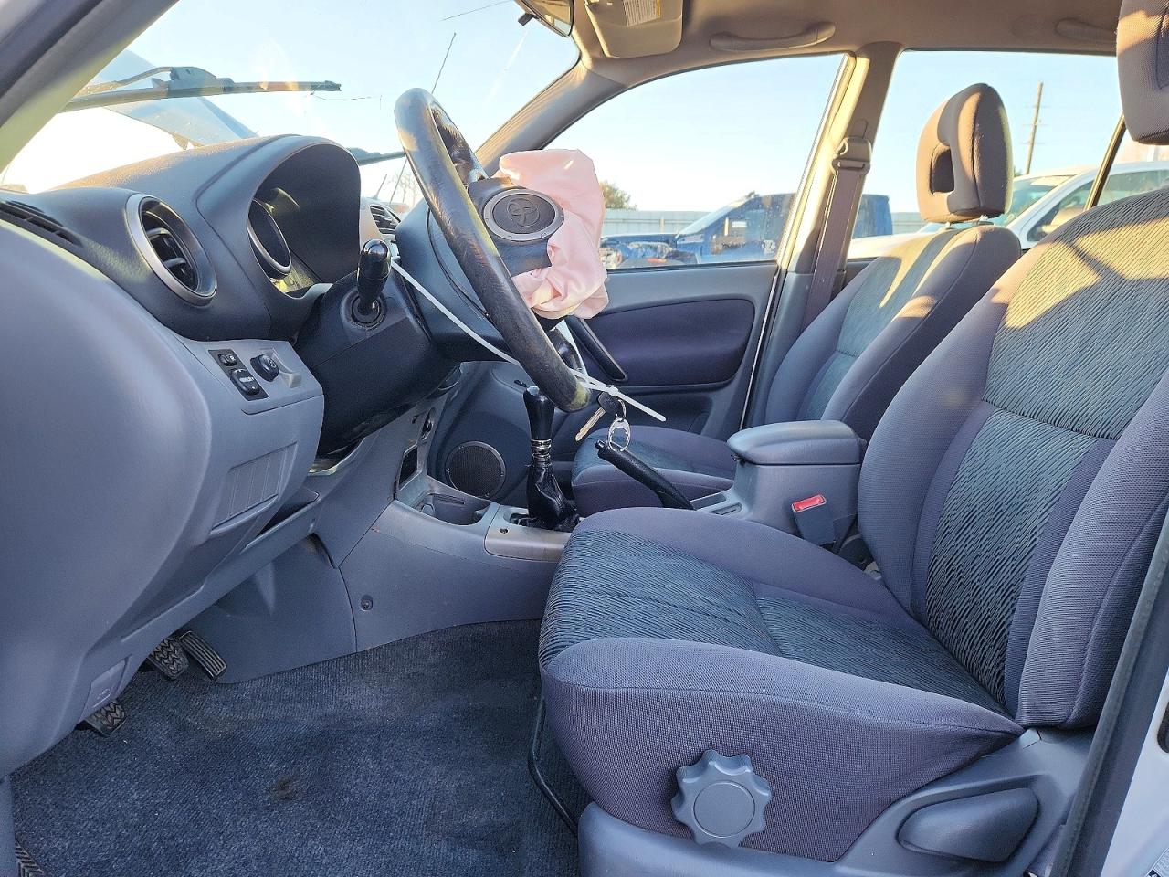 2001 TOYOTA RAV4 photo 7