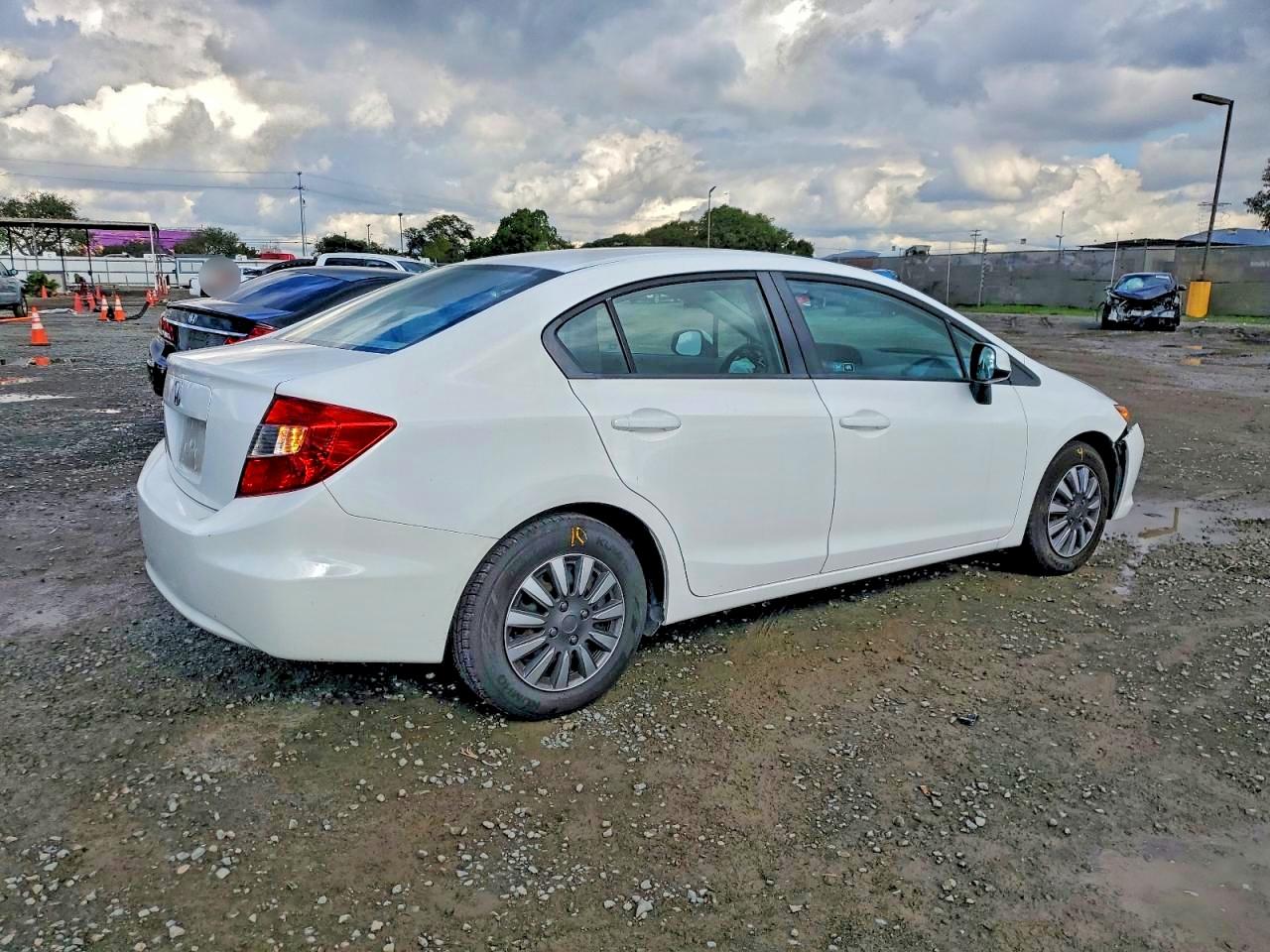2012 HONDA CIVIC LX photo 3