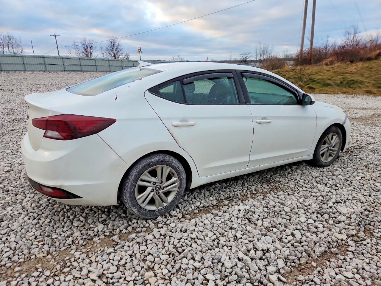 2019 HYUNDAI ELANTRA SEL photo 3