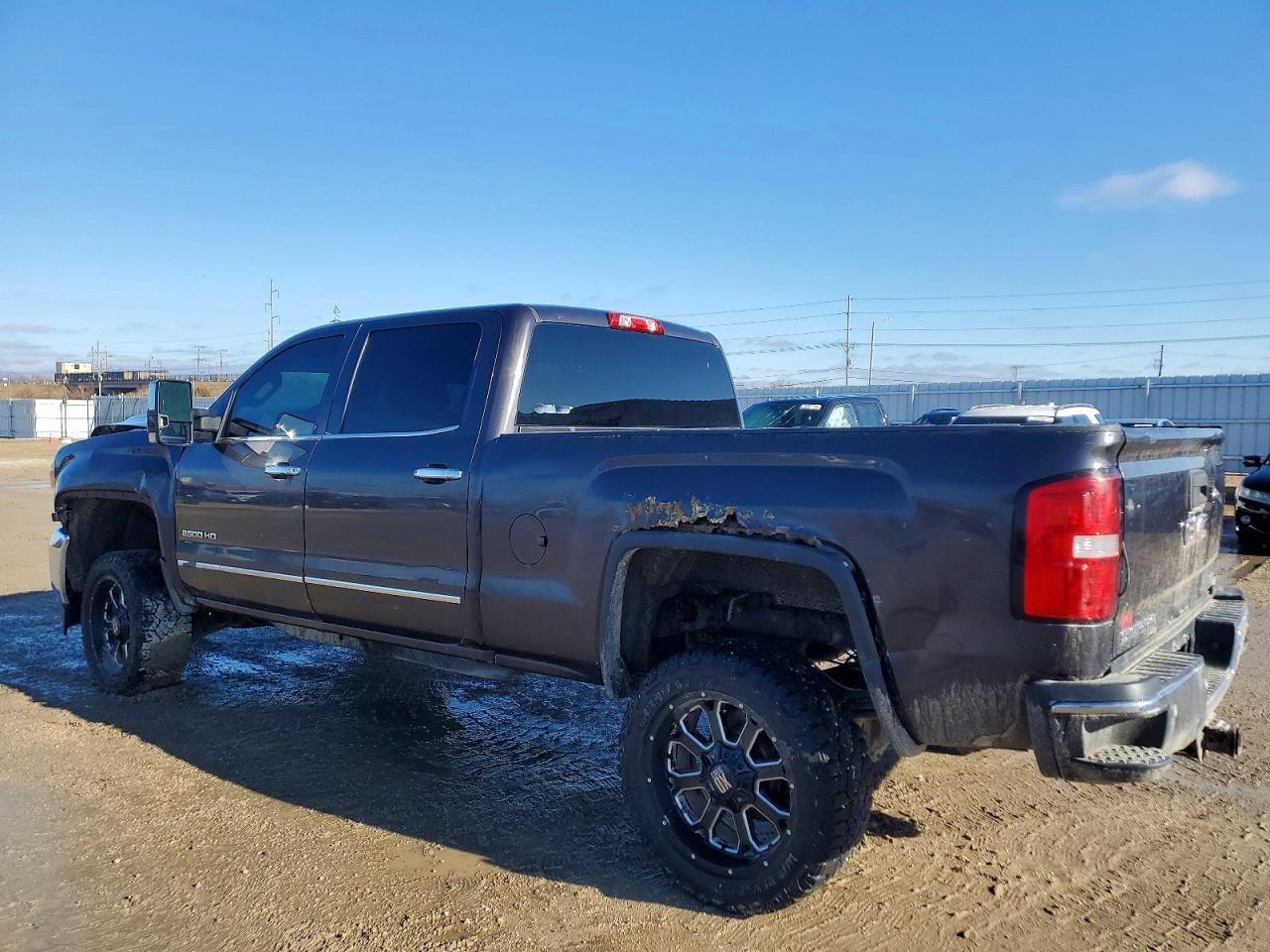 2015 GMC SIERRA K2500 SLT photo 2