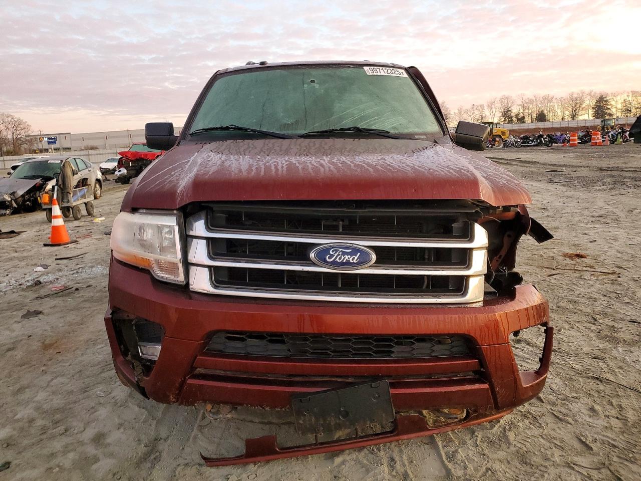 2017 FORD EXPEDITION XLT photo 5