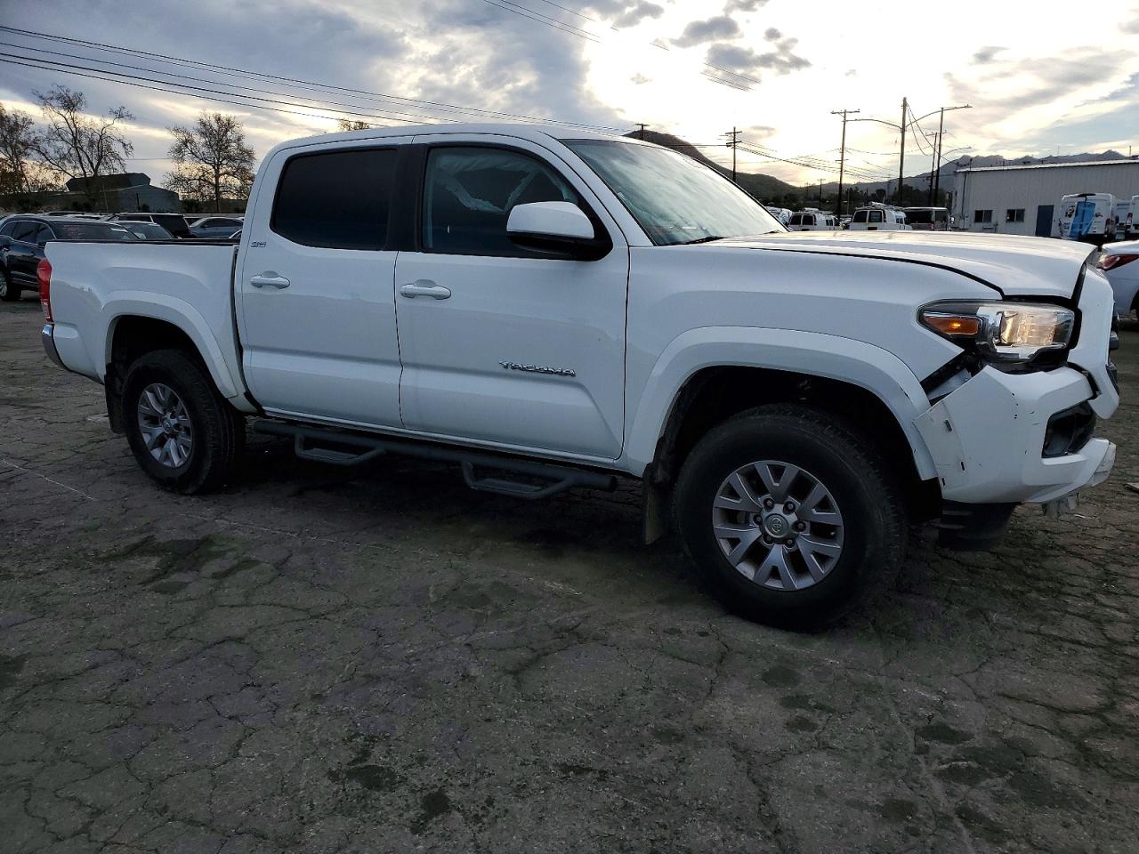 2017 TOYOTA TACOMA DOUBLE CAB photo 4