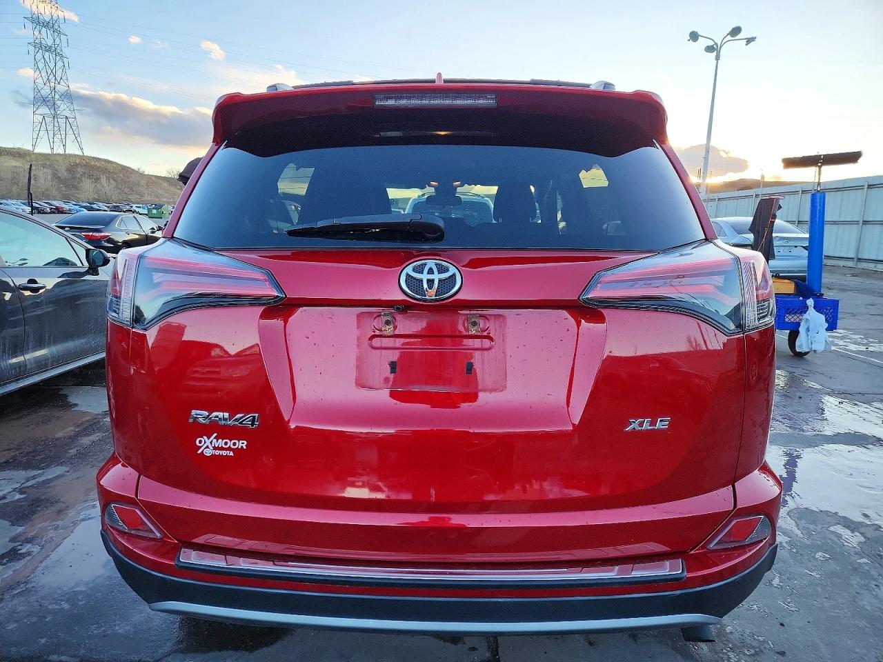2017 TOYOTA RAV4 XLE photo 6