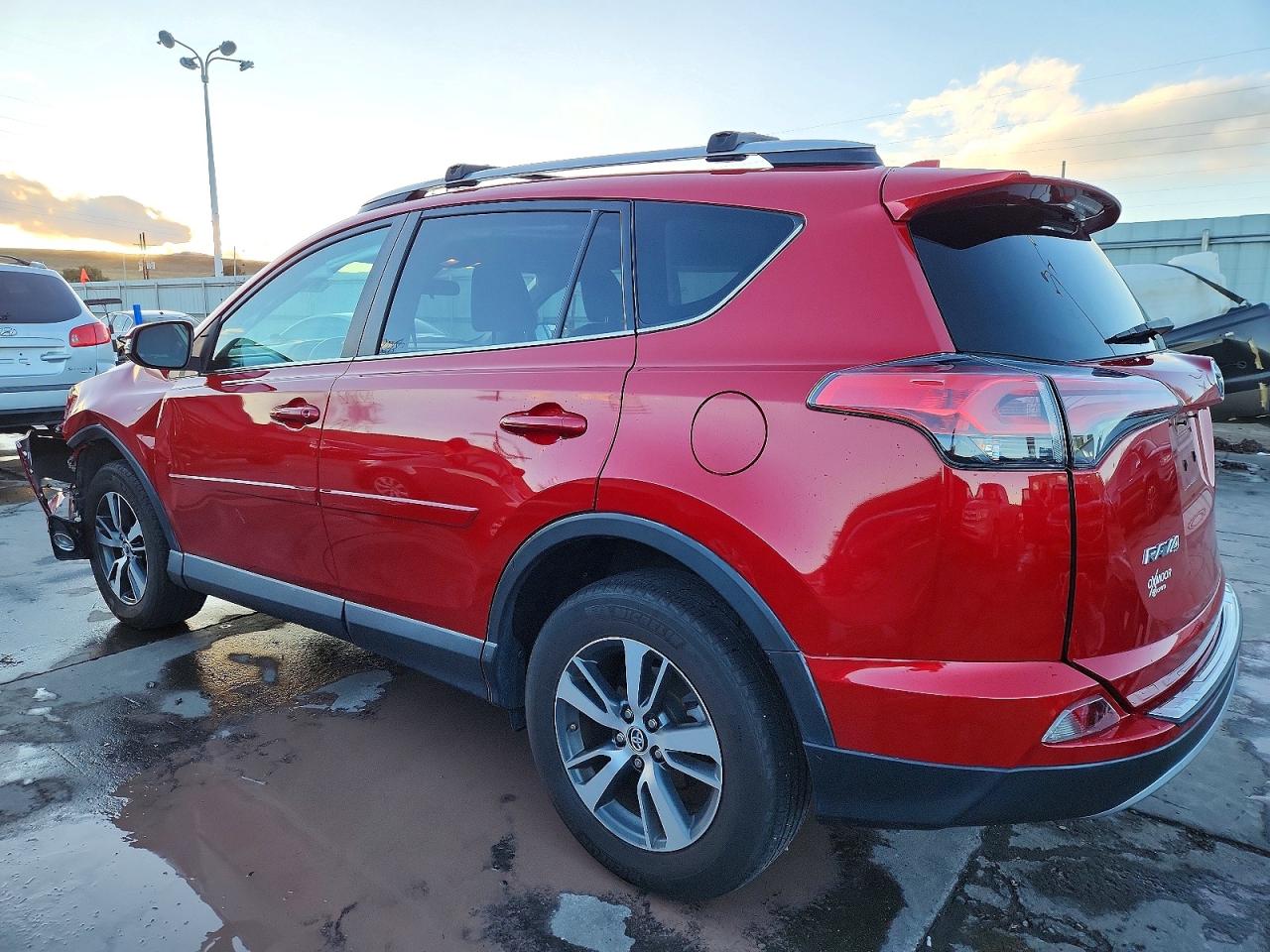 2017 TOYOTA RAV4 XLE photo 2