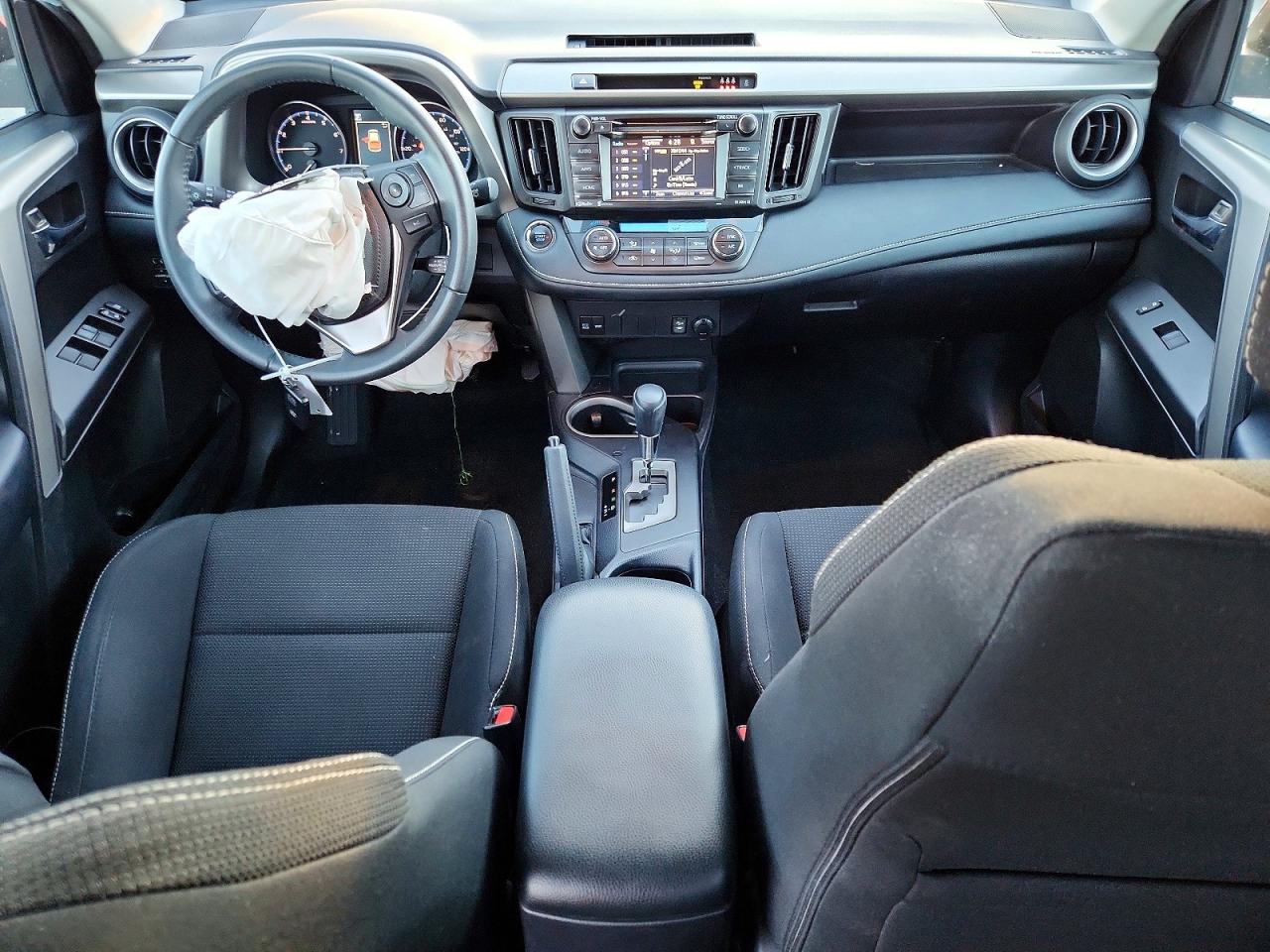 2017 TOYOTA RAV4 XLE photo 8