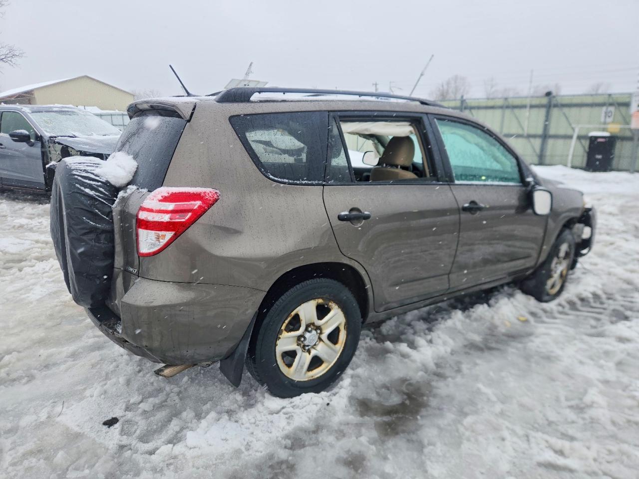 2010 TOYOTA RAV4 photo 3