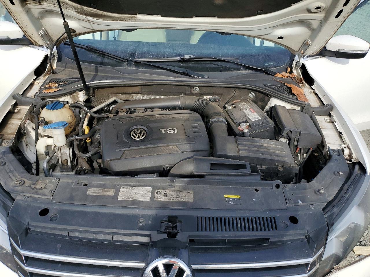 2015 VOLKSWAGEN PASSAT S photo 11