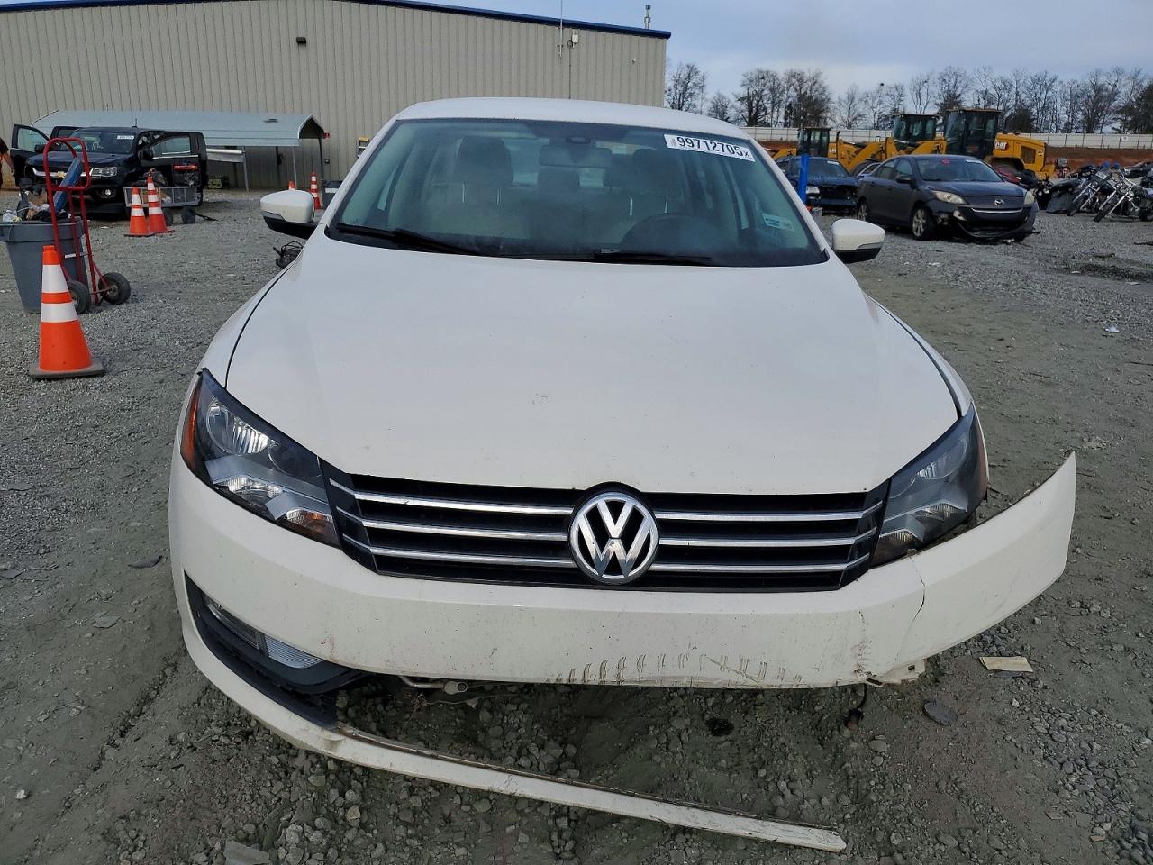 2015 VOLKSWAGEN PASSAT S photo 5