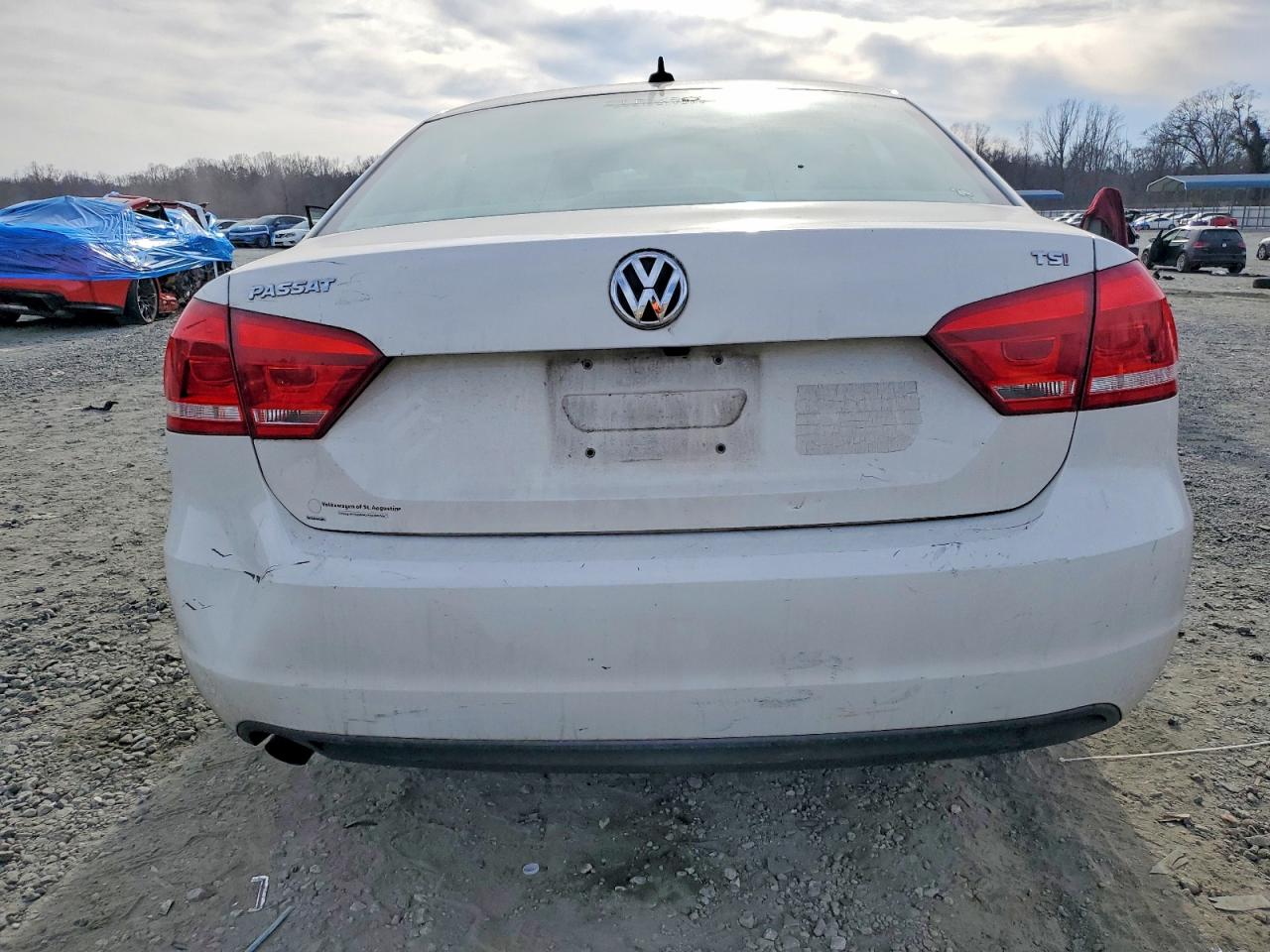 2015 VOLKSWAGEN PASSAT S photo 6
