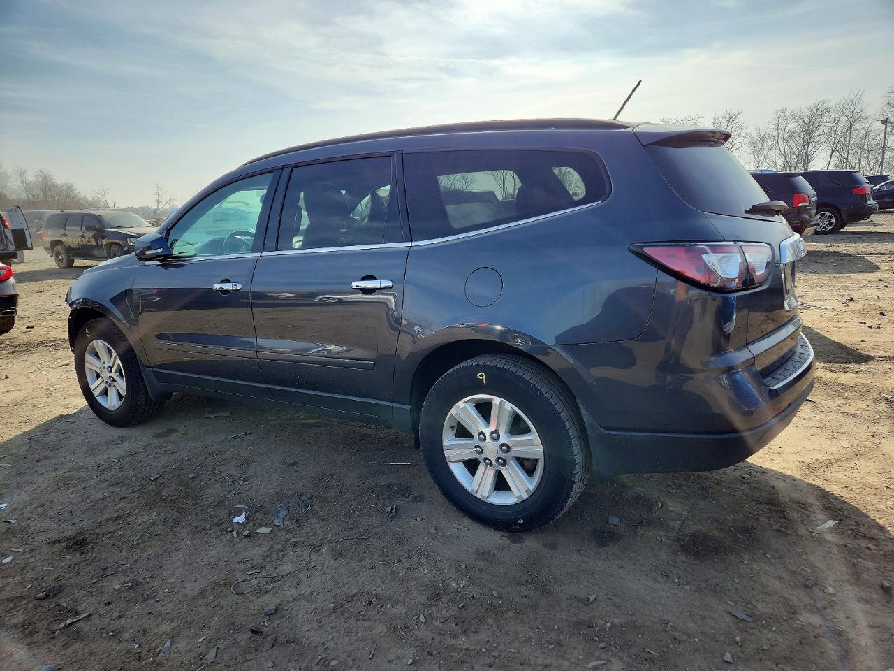 2014 CHEVROLET TRAVERSE LT photo 2