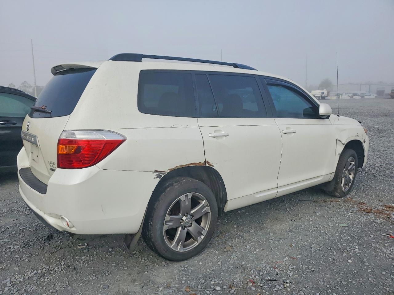 2010 TOYOTA HIGHLANDER photo 3